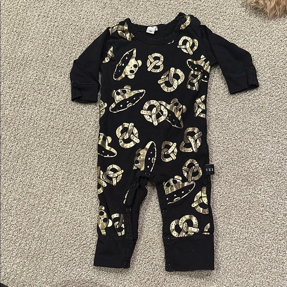 HuxBaby Black and Gold Footies with  pretzel and monkey Pattern 3-6 months